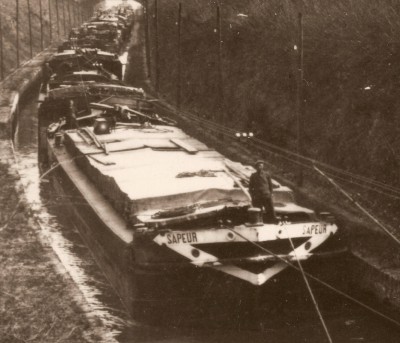 Escommes près Pouilly-en-Auxois - Convoi de bateaux dans la tranchée - SAPEUR [vagus].jpg