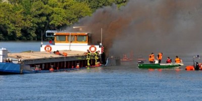 feu-sur-la-peniche_270320_510x255.jpg (30.58 Kio) Vu 4454 fois feu-sur-la-peniche_270320_510x255.jpg
