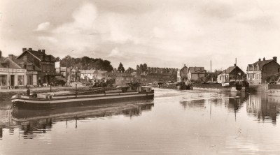 Longueil-Annel (Oise) - Vue en aval des écluses.jpg