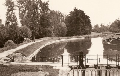 Beaulieu-sur-Loire (Loiret) - Ecluse de l'Etang - LUCRE.jpg