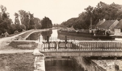 Beaulieu-sur-Loire (Loiret) - Ecluse de l'Etang.jpg