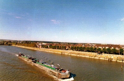 jerrycans barge perle.jpg (761.03 Kio) Vu 2677 fois jerrycans barge perle.jpg