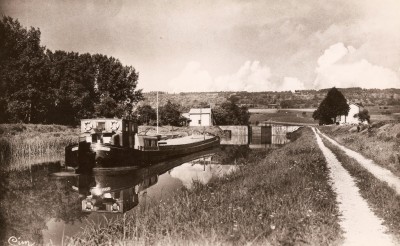 Troissy (Marne) - L'écluse (vagus).jpg