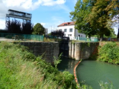 Ecluse de Huningue (3).JPG
