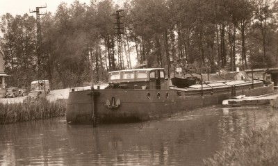 Pargny-sur-Saulx (Marne) - Le canal et l'hôtel-restaurant A l'ancre d'Or (dét) (vagus).jpg