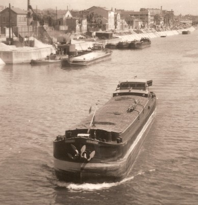 Puteaux (Seine) - Bords de la Seine - ARMAND (dét) (vagus).jpg