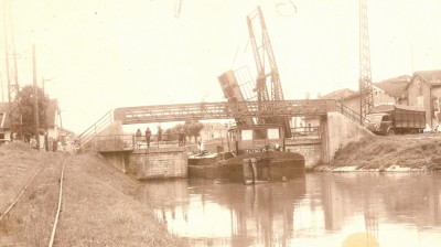 Fains-les-Sources (Meuse) - Le pont du canal.jpg