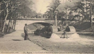 Agen - Le canal et bateau à vapeur faisant le service entre Agen et Bordeaux.jpg