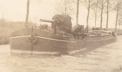 péniche porte canon - Dieue-sur-Meuse, 1917 (dét) (vagus).jpg