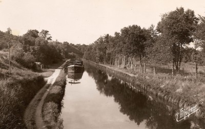 Dordives (Loiret) - Le canal du Loing (vagus).jpg