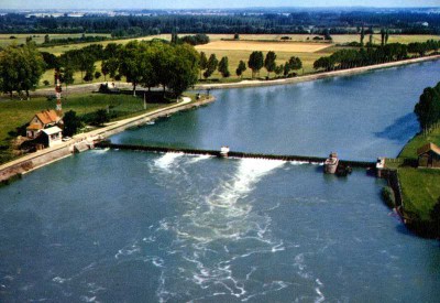 St Jean de Losne.jpg (54.03 Kio) Vu 1594 fois St Jean de Losne.jpg