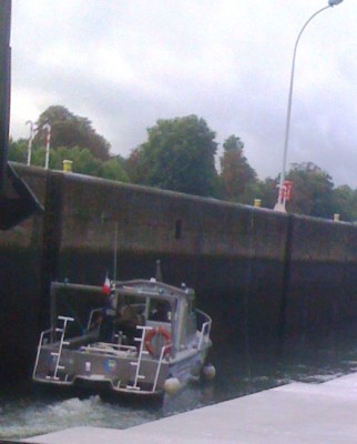 vedette police suresnes.JPG (109.09 Kio) Vu 10273 fois vedette police suresnes.JPG