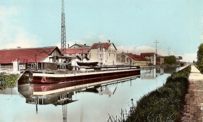 Solvay 78 - Damparis (Jura) - Canal et usine de Belvoye.jpg