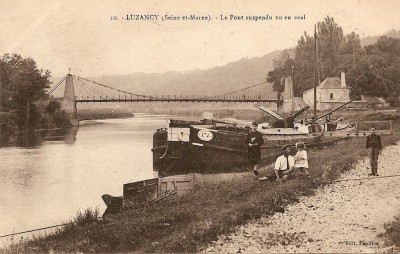 Solvay 174 - Luzancy (Seine-et-Marne) - Le pont suspendu vu en aval.jpg