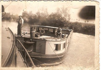 CAILLOU                  En mauvaise posture du côté de Gravon en petite Seine.jpg