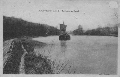 Péniche à voile à Souppes.jpg