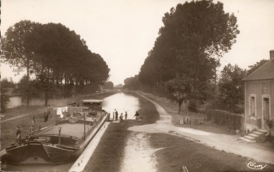 Ay-en-Champagne (Marne) - Le canal - LAC D'OO (vagus).jpg