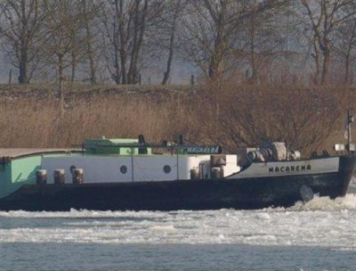 plus-de-1-000-bateaux-de-commerce-traversent-la-saone-par-an-soit-deux-a-trois-par-jour-photo-miset.jpg