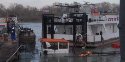 le-pousseur-a-commence-a-sombrer-et-a-coule-a-proximite-de_360958_510x255.jpg (27.9 Kio) Vu 12253 fois le-pousseur-a-commence-a-sombrer-et-a-coule-a-proximite-de_360958_510x255.jpg