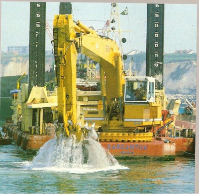 Dipper dredge Gargantua (PAR) 001.jpg