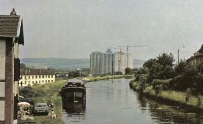 Frouard (Mthe et Melle) - Les silos vus du pont de la gare (vagus).jpg