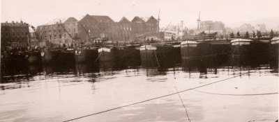 Rouen - pont de bateaux - juin-juillet 1940 (2) (vagus).jpg (290.99 Kio) Vu 2782 fois Rouen - pont de bateaux - juin-juillet 1940 (2) (vagus).jpg