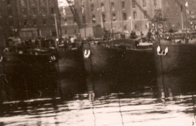 Rouen - pont de bateaux - juin-juillet 1940 (inconnus) (vagus) (2).jpg (286.25 Kio) Vu 2782 fois Rouen - pont de bateaux - juin-juillet 1940 (inconnus) (vagus) (2).jpg