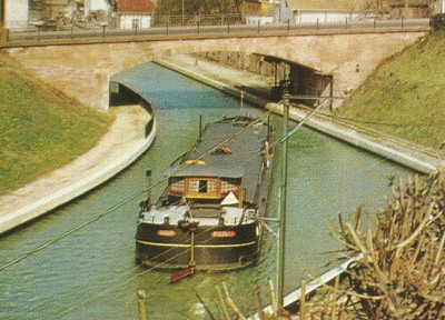 Saverne (Bas-Rhin) - Le canal (bateau) (vagus) (2).jpg