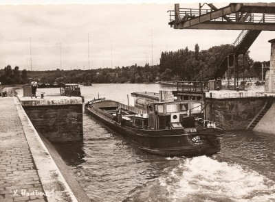 Dammarie-les-Lys (S.-et-M.) - L'écluse au barrage des Vives-Eaux, sur la Seine (vagus).jpg