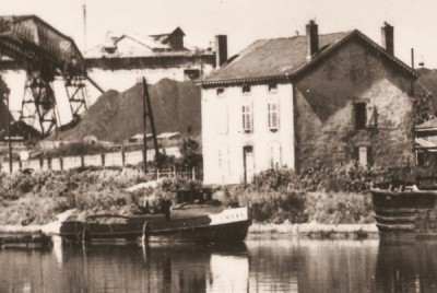 remorqueur ST PHLIN ex 3 (2sphlin) - Dombasle-sur-Meurthe (M.-et-M.) - Le port et l'usine Solvay (dét) (vagus) (2).jpg