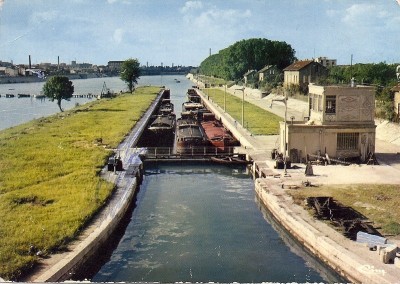 Ecluse sur la Seine.jpg