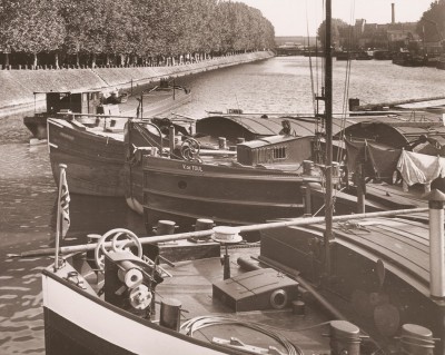 Chalon-sur-Saône (Saône-et-Loire) - Quai Michelet et bassin sur le canal du Centre - groupe (Copier).jpg