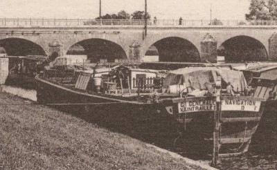 Gray (Haute-Saône) - Entrée de l'écluse et le barrage - XAINTRAILLES (Copier) (3).jpg