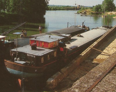 Seurre (C. d'Or) - La Saône - Quai du Nord - VIEUX PIERRE (2).jpg