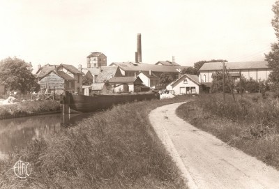 Attigny (Ardennes) - Le chemin de halage et la sucrerie numérisation0008.jpg