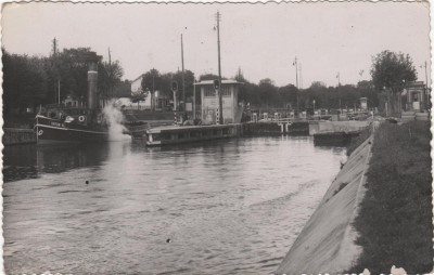 cp écluses bougival 001.jpg (223.46 Kio) Vu 1852 fois cp écluses bougival 001.jpg