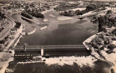 St Léger des Vignes  (58) barrage sur la Loire.jpg