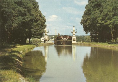 Briare (Loiret) - Le pont-canal construit par Eiffel - MUNIA 1 2.jpg