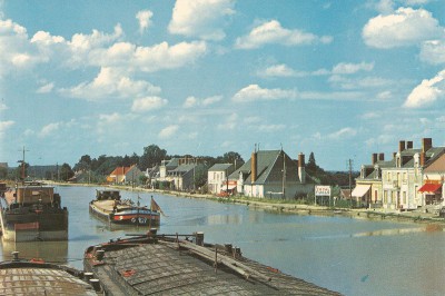 Marseilles-les-Aubigny (Cher) - Les bords du canal latéral à la Loire.jpg