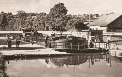 Morêt-sur-Loing (Seine-et-Marne) - L'écluse du pont de Bourgogne (4).jpg