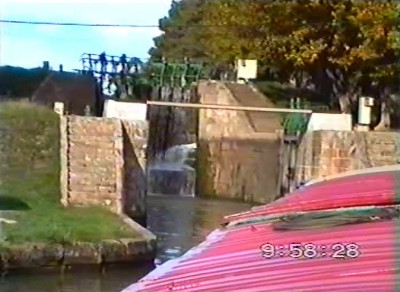 06 avant en navigation entrée d'écluse.jpg (84.15 Kio) Vu 4085 fois 06 avant en navigation entrée d'écluse.jpg