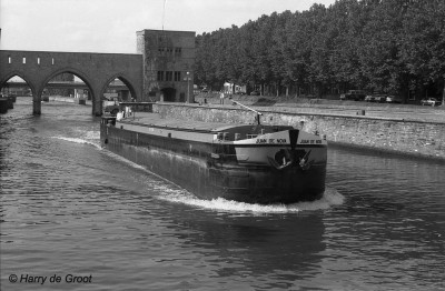 Juan de Nova P14180F (1).jpg