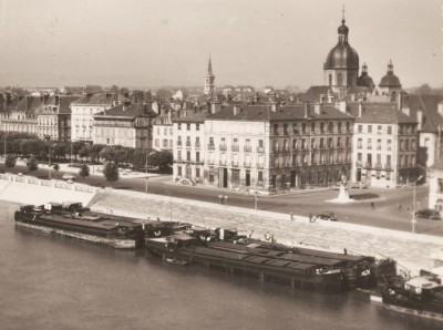 Chalon-sur-Saône (S.-et-L.) - La Saône et les nouveaux quais (b) (red).jpg