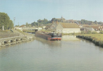 Rogny (Yonne) - Les bords du canal (b) (red).jpg (95.69 Kio) Vu 4619 fois Rogny (Yonne) - Les bords du canal (b) (red).jpg