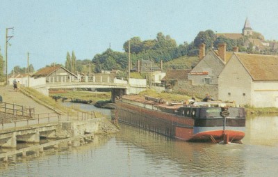Rogny (Yonne) - Les bords du canal (b dét) (red).jpg (144.51 Kio) Vu 4619 fois Rogny (Yonne) - Les bords du canal (b dét) (red).jpg