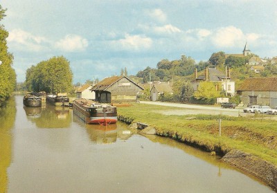 Rogny (Yonne) - Les bords du canal (a) (red).jpg