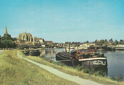 Auxerre (Yonne) - Les bords de l'Yonne (1) (red).jpg