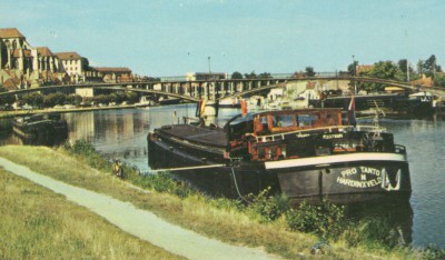 Auxerre (Yonne) - Les bords de l'Yonne (2) (red).jpg