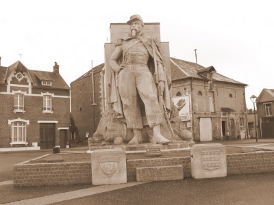 artilleur LA FERE 02..JPG (503.73 Kio) Vu 13636 fois artilleur LA FERE 02..JPG