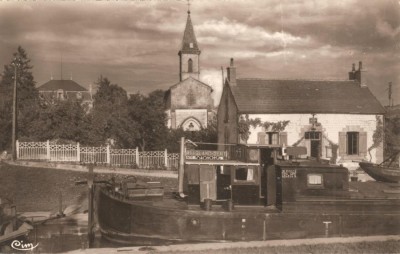 Soulanges (Marne) - L'église, le canal et l'écluse (Copier).jpg